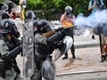Polisi Hong Kong Lucuti Bom Rakitan Berdaya Ledak Tinggi