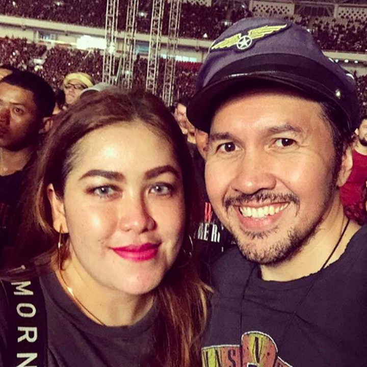 <p>Menikah dengan Shilla Delila pada tahun 2000. Hingga kini hubungan keduanya jauh dari gosip miring ya, Bun. (Foto: Instagram @davidbayudj)    </p>