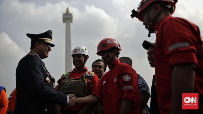 Anies Baswedan mengirim 65 pegawai DKI ke Riau untuk membantu penanganan karhutla. Kata Anies, pengiriman pegawai itu merupakan gelombang tahap pertama.