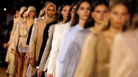 Burberry Sumbang Sisa Kain untuk Siswa Fashion di Inggris