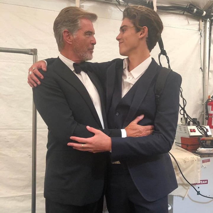 <p>Mewarisi wajah tampan sang ayah, Paris, kini berkarier sebagai seorang model. Pierce sendiri diketahui sangat mendukung karier sang putra. (Foto: Instagram @piercebrosnanofficial)</p>