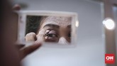 FOTO: Srimulat Masih Bergeliat Srimulat masih ada, setidaknya di Surabaya. Pada 10 Agustus lalu, kelompok warisan Teguh Slamet dan Srimulat ini mentas dan membuat penonton tertawa.