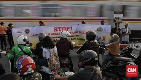 Polisi Bakal Tindak Tegas Penerobos Palang Kereta Manggarai