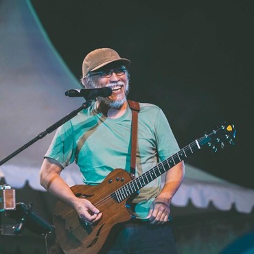 Pesan Iwan Fals untuk Isyana Sarasvati: Segera Punya Momongan!