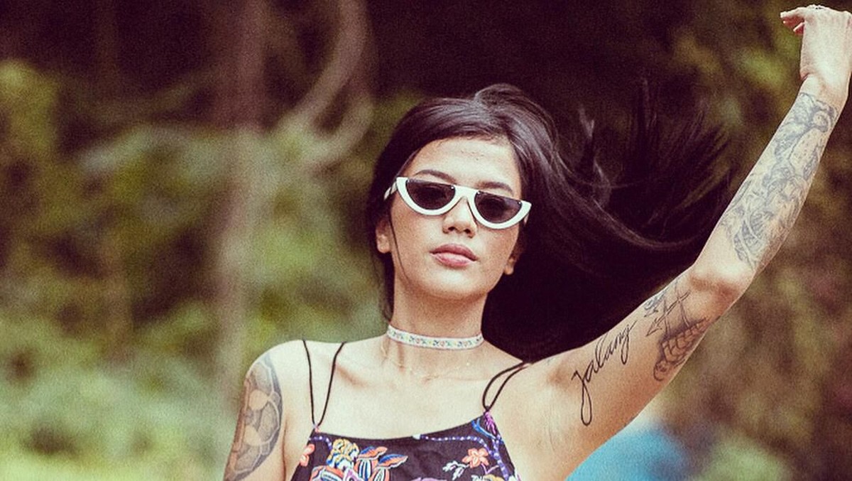 Video Tiga Setia Gara yang mengaku dianiaya suami di Amerika Serikat jadi viral&period; Namun tak banyak yang tahu siapa sosoknya&period; Berikut ini tujuh potret seksi Tiga&period;