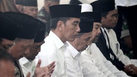 Jokowi Salat Minta Hujan Sebelum Tinjau Karhutla di Riau