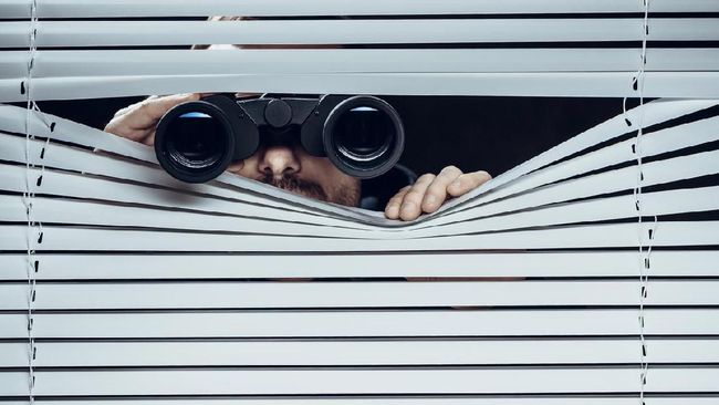 Ciri kepribadian orang yang hobi stalking kehidupan orang lain.