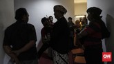 FOTO: Srimulat Masih Bergeliat Srimulat masih ada, setidaknya di Surabaya. Pada 10 Agustus lalu, kelompok warisan Teguh Slamet dan Srimulat ini mentas dan membuat penonton tertawa.