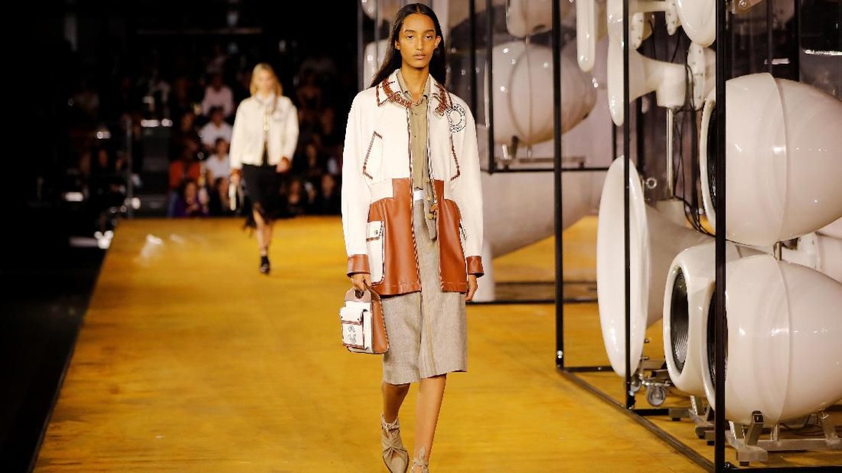 FOTO: 'Evolution', Tentang Masa Lalu dan Masa Depan Burberry