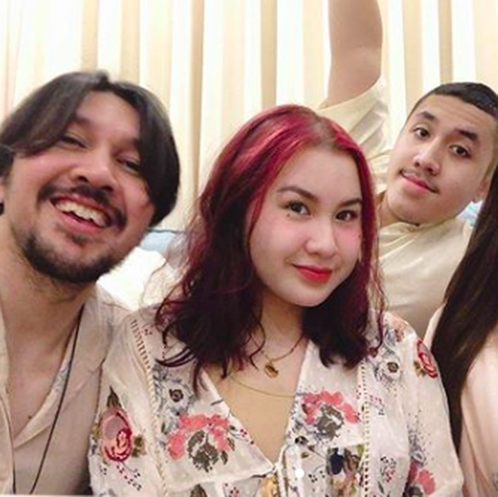 <p>David dan Shilla dikaruniai anak laki-laki dan perempuan. Namanya Jason Davus Mahadhioa Neswara dan Audrey Davis. (Foto: Instagram @davidbayudj)</p>
