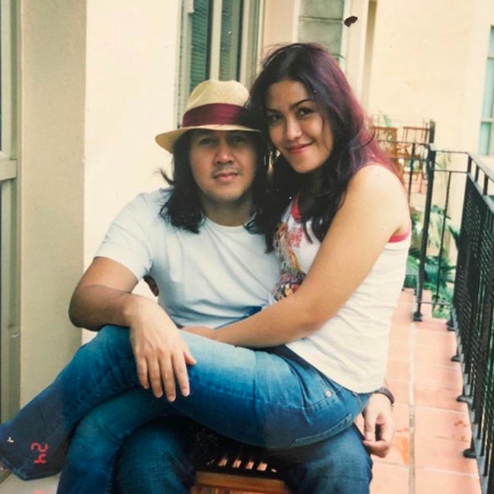 <p>Merayakan ultah pernikahan yang ke-18 tahun lalu dengan mengunggah foto masa muda. (Foto: Instagram @davidbayudj)    </p>