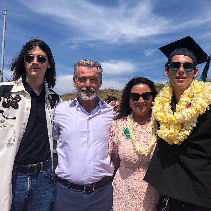 <p>Dari pernikahan dengan Keely, Pierce dikaruniai dua anak laki-laki, yakni Paris Brosnan dan Dylan Brosnan. (Foto: Instagram @piercebrosnanofficial)</p>