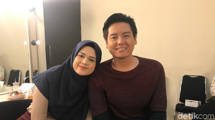 Roger Danuarta dan Cut Meyriska