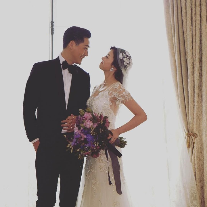 Reen Yu baru membagikan foto-foto pernikahannya dengan Vic Zhou saat ulang tahun pernikahan ke-3 mereka. (Foto: Facebook Reen Yu)