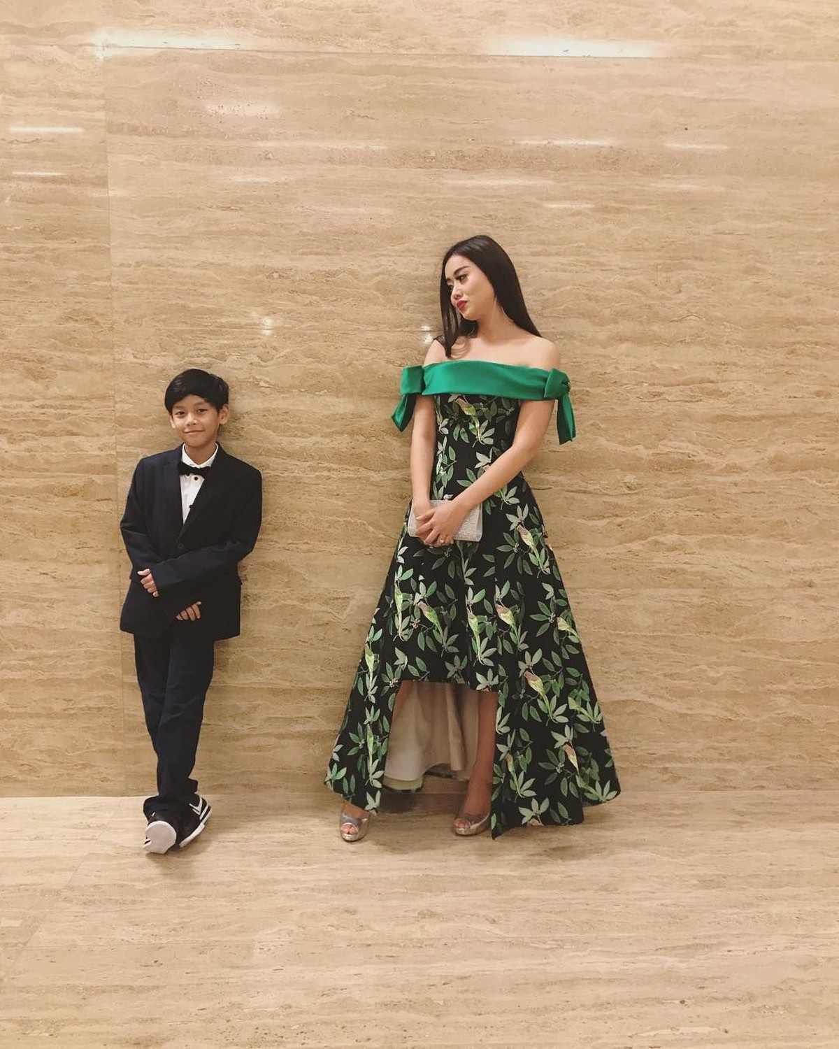 Sejak resmi bercerai dengan Iwa K&comma; Selfi Nafilah diketahui membesarkan buah hatinya&comma; Mikala Saka seorang diri hingga keduanya sangat akrab sebagai ibu dan anak&period;