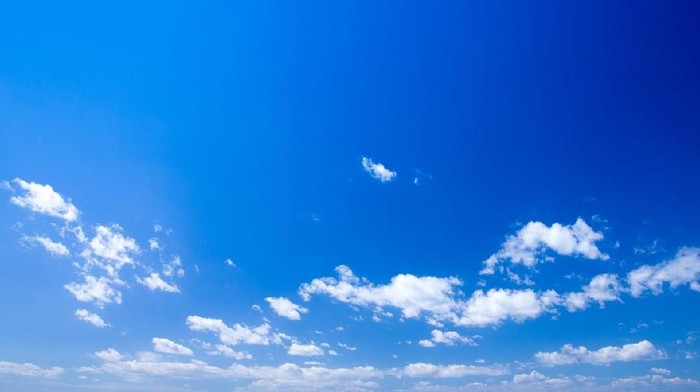 clouds in the blue sky