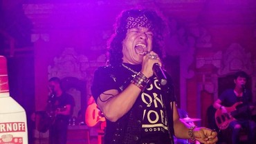Candil Eks Seurieus Eksis Bareng Rockalisasi