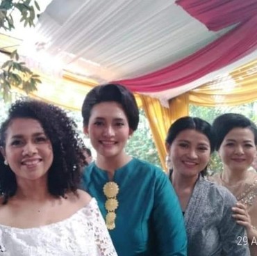 Ibu-ibu Rebutan Rendang Settingan, Netizen: Dunia Ini Panggung Sandiwara