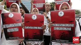 FOTO : Demo Karyawan Sriwijaya Air di Kemenaker