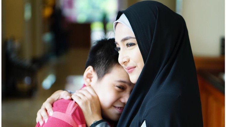 Autisme ditemukan di belahan dunia mana pun, tak mengenal ras atau status sosial. Tak terkecuali anak para public figure.