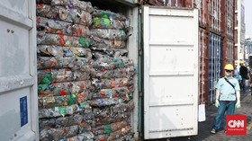 FOTO : 135 Ton Sampah Plastik Dikembalikan ke Australia
