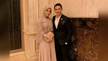 img-title Saling Balas Tanda Love, Rezky Aditya-Citra Kirana buat Netizen Heboh