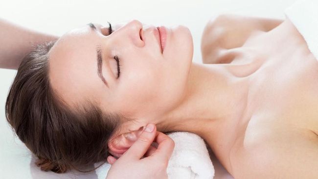 4 Titik Akupresur untuk Bantu Turunkan Berat Badan Lakukan akupresur secara mandiri untuk menurunkan berat badan. Penekanan pada beberapa titik akupresur dipercaya dapat menekan nafsu makan.