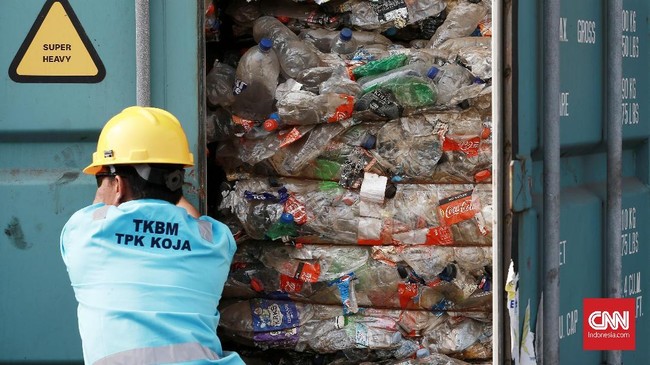 Kepala laboratorium ITB mengatakan pemerintah tak perlu melarang plastik, namun melakukan tata kelola sampah plastik secara sirkular ekonomi.