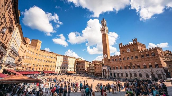 Para pembaca telah memilih Siena, Italia, sebagai kota paling ramah di Eropa dengan skor 98,33% untuk kepuasan umumnya.