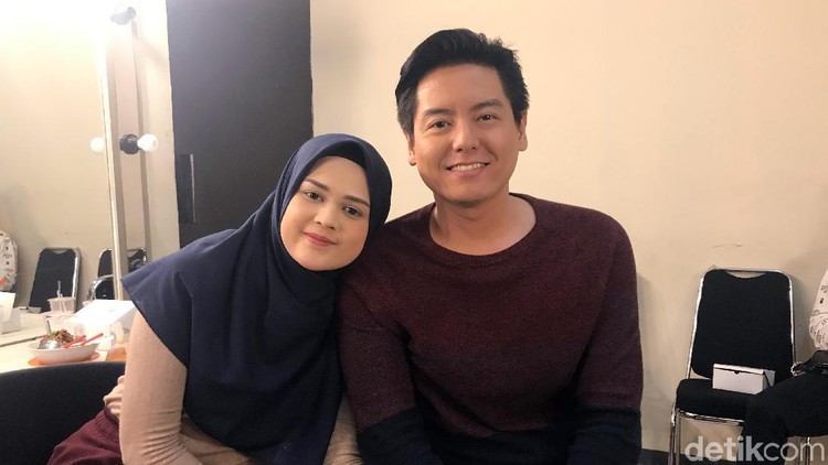 Baru menikah pada bulan Agustus lalu, Roger Danuarta dan Cut Meyriska mengaku tak menunda punya anak.
