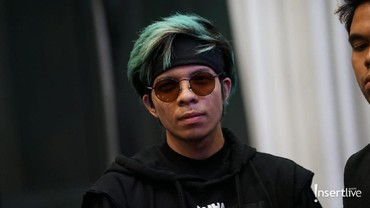 img-title Netizen Sebut Orang Tua Atta Penipu vs Billy & Amanda Pakai Baju Pengantin