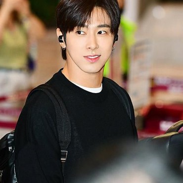 6 Potret Yunho TVXQ yang Awet Muda di Usia 33 Tahun