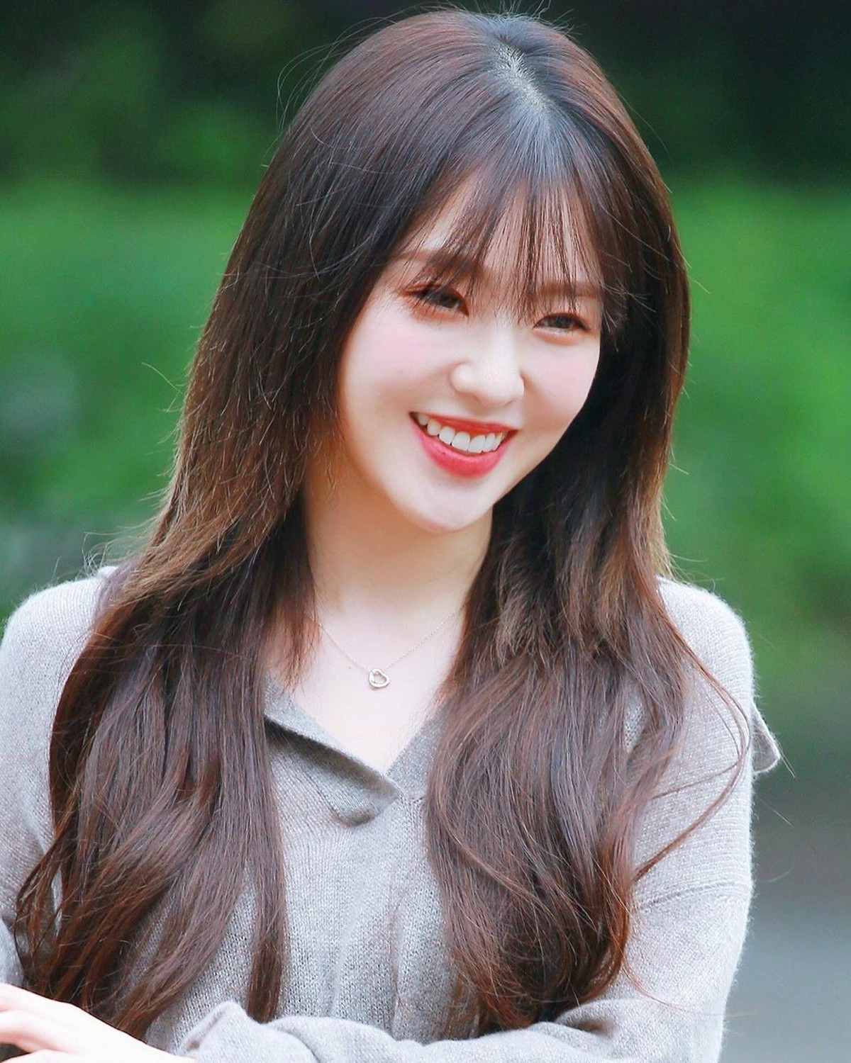 Irene Red Velvet diketahui hampir menginjak usia 30 tahun&period; Namun wanita berambut panjang ini justru terlihat awet muda dengan enam gaya rambut ini&period;