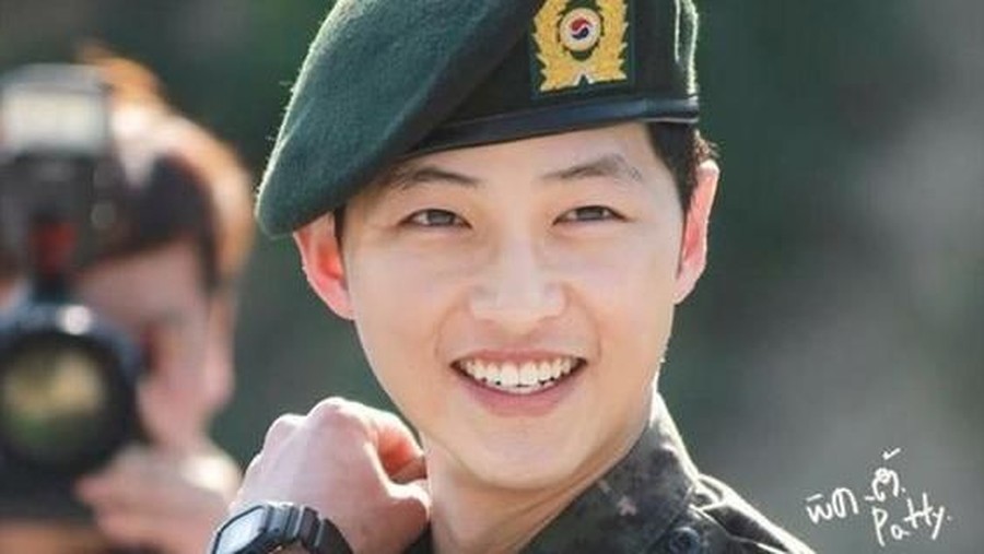 Salah satu artis membongkar kisah Song Joong Ki selama menjalani wajib militer.