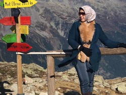 Gaya Modis Istri Imam Nahrawi Kala Pelesir ke Luar Negeri