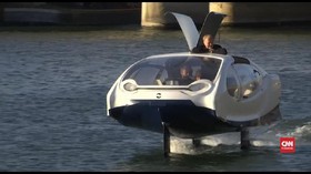 VIDEO: Paris Uji Alat Transportasi Baru, Taksi Air