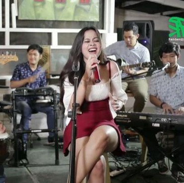 Terpopuler: Xena Xenita Bantah Jadi Pelakor hingga Dipenjara Karena Zina