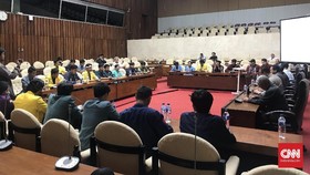 Debat Alot 2 Jam, Mahasiswa Kecewa Tak Diladeni Anggota DPR