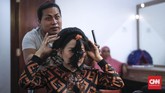 FOTO: Srimulat Masih Bergeliat Srimulat masih ada, setidaknya di Surabaya. Pada 10 Agustus lalu, kelompok warisan Teguh Slamet dan Srimulat ini mentas dan membuat penonton tertawa.