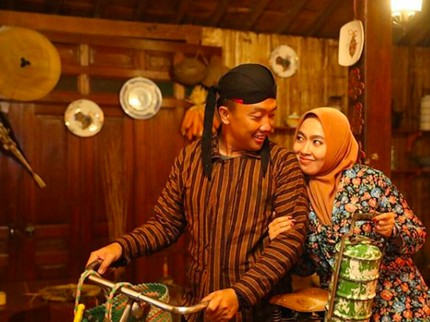 7 Potret Mesra Menpora Imam Nahrawi dan Istri