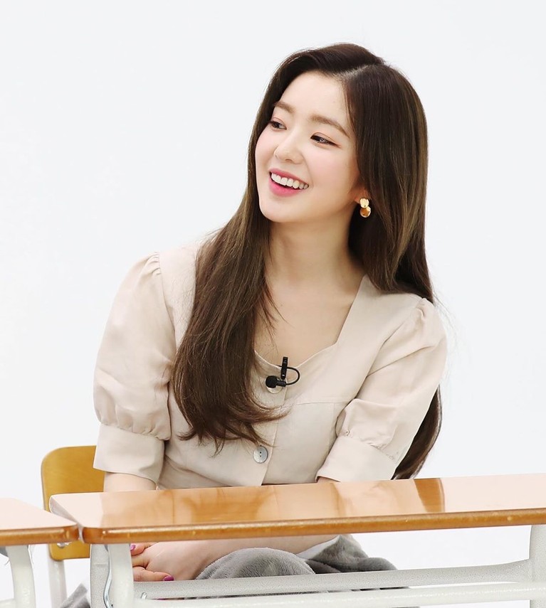 6 Gaya Rambut Irene Red Velvet yang Bikin Awet Muda Irene Red Velvet diketahui hampir menginjak usia 30 tahun. Namun wanita berambut panjang ini justru terlihat awet muda dengan enam gaya rambut ini.