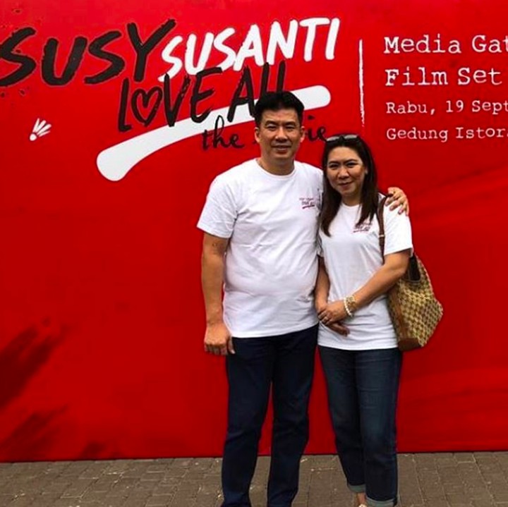 <p>Kompak mengenakan baju putih saat hadir dalam media gathering Susy Susanty Love All. (Foto: instagram @susysusantiofficial)</p>