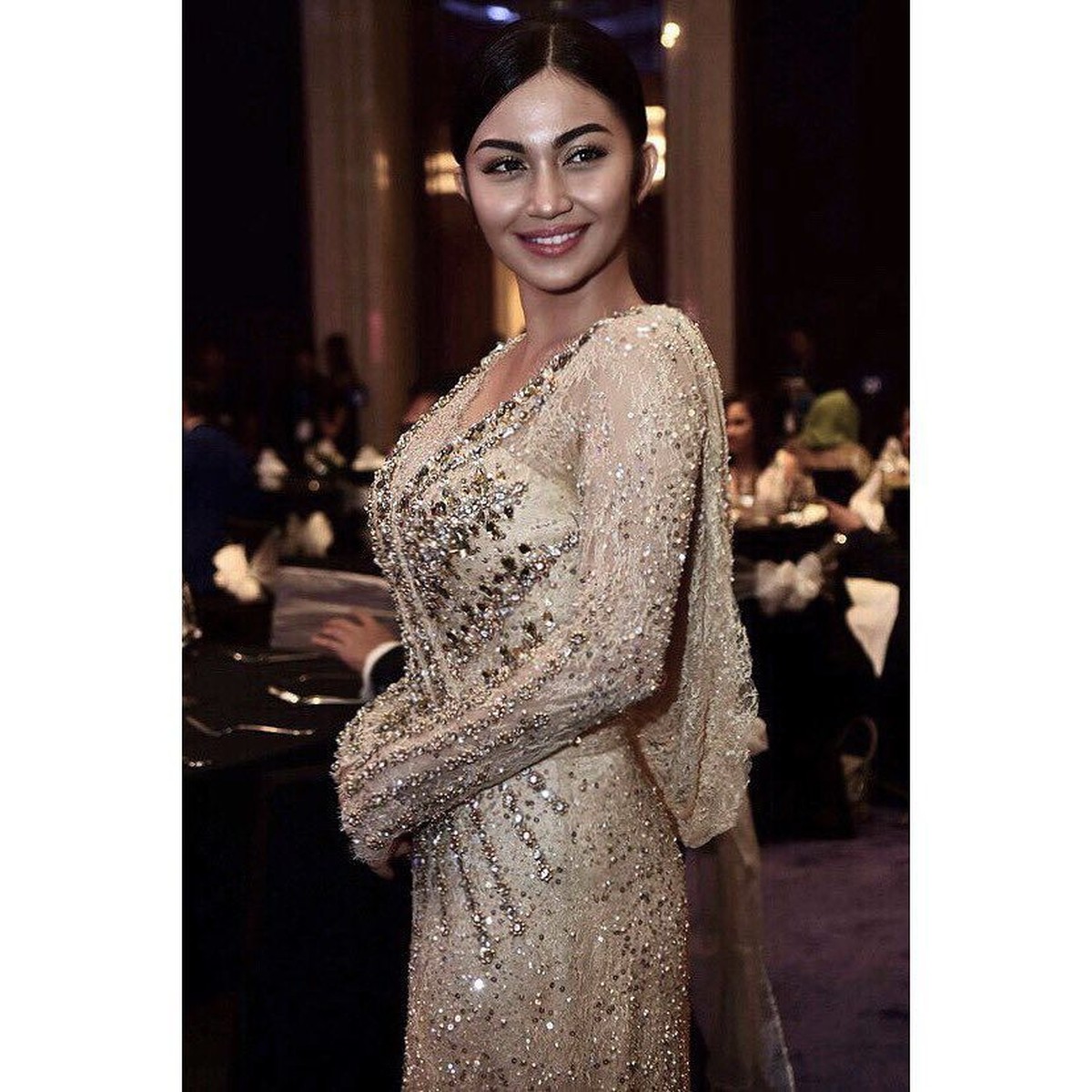 Ariel Tatum diketahui sangat hobi berpose di depan kamera&period; Bahkan&comma; melalui Instagramnya wanita berusia 22 tahun ini gemar memakai gaun&period;