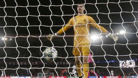 Madrid Kalah, Netizen Ejek Courtois Dibobol PSG Tiga Gol