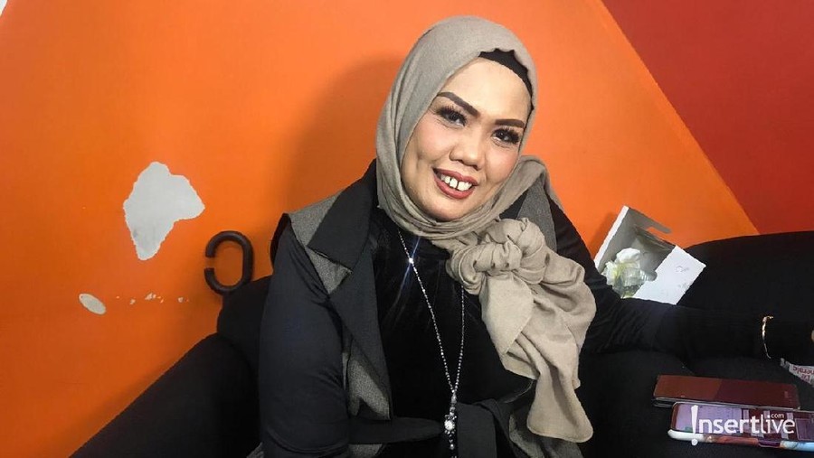 Elly Sugigi dipanggil polisi untuk menjadi saksi kasus penipuan arisan online.