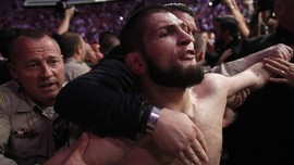 Oliveira Tak Suka Klaim Khabib Dominan di Kelas Ringan UFC