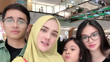 img-title Bikin Patah Hati, Putri Mulan Jameela Pamer Foto Bareng Pacar