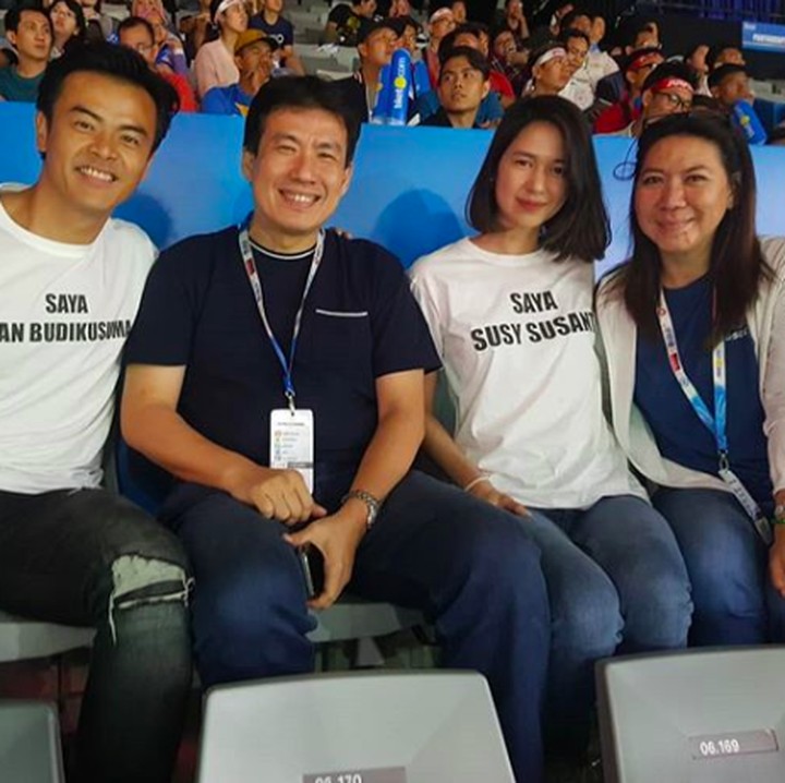 <p>Bersama dengan Laura Basuki dan Dion Wiyoko yang dipilih memerankan mereka berdua dalam film biopik yang mengangkat kisah Susy Susanti sebagai legenda bulu tangkis Indonesia. (Foto: instagram @susysusantiofficial)</p>