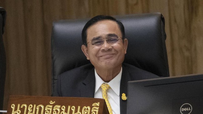 PM Thailand Prayuth Chan-o-Cha tiba-tiba keluar dari ruangan jumpa pers di Bangkok lantaran kesal ditanya soal saingan politiknya di pemilu Mei 2023 mendatang.