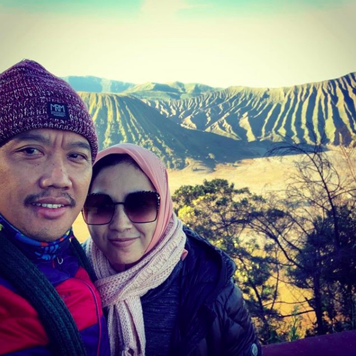 <p>Imam dan Obib dikarunia 7 anak. Tapi tak mengurangi kesempatan bagi keduanya untuk quality time. (Foto: Instagram @obib_n</p>